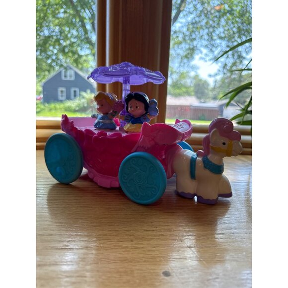 Fisher-Price Little People Disney Princess Pull-Along Musical Carriage With 3 Fi - Picture 2 of 5